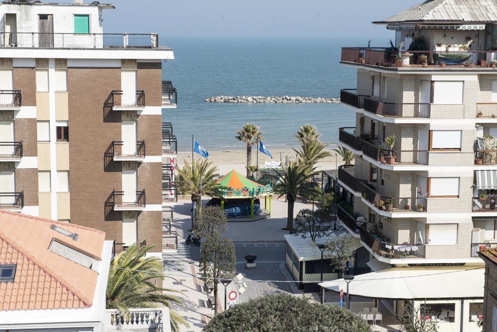 Hotel Gabbiano Porto San Giorgio Bagian luar foto
