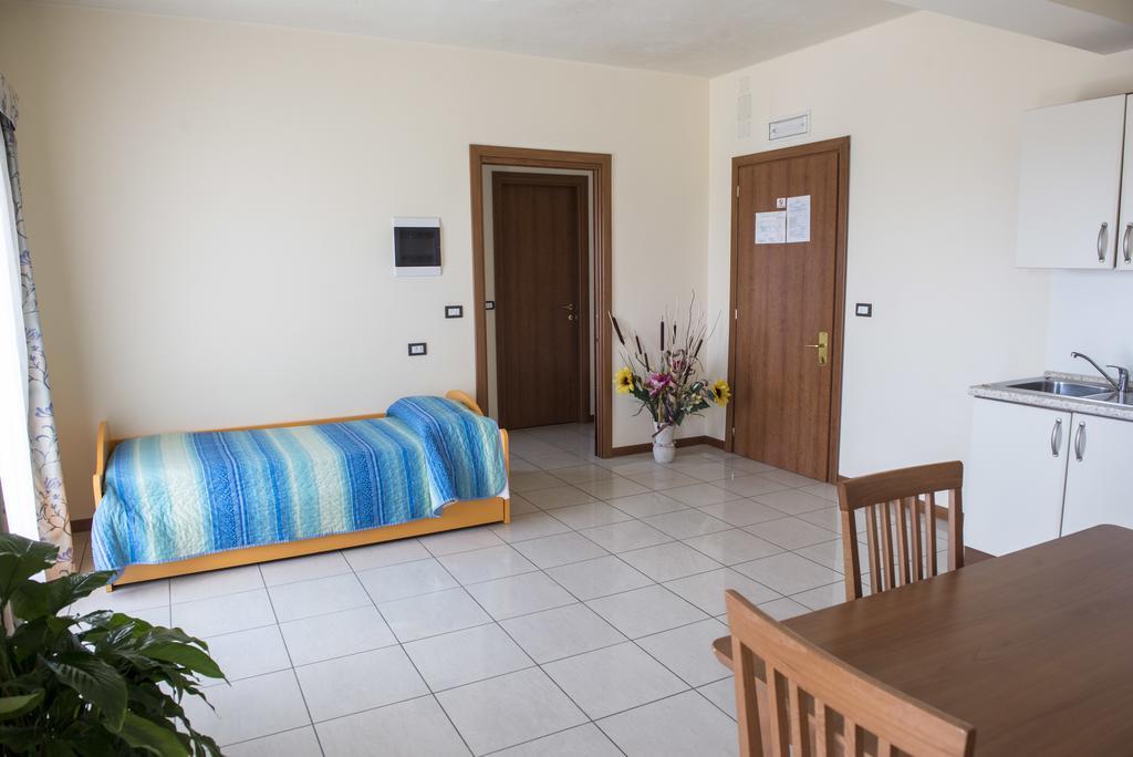 Hotel Gabbiano Porto San Giorgio Bagian luar foto