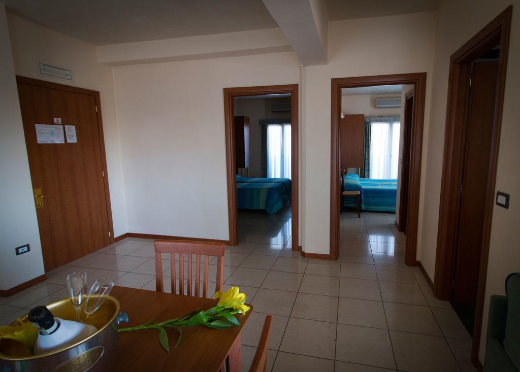 Hotel Gabbiano Porto San Giorgio Bagian luar foto