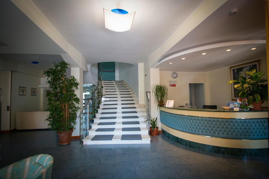 Hotel Gabbiano Porto San Giorgio Bagian luar foto