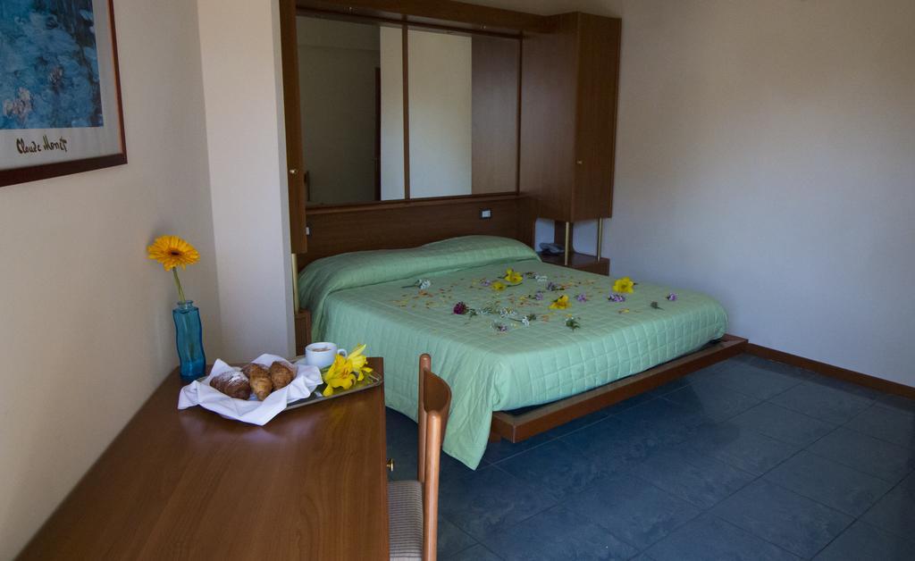 Hotel Gabbiano Porto San Giorgio Bagian luar foto