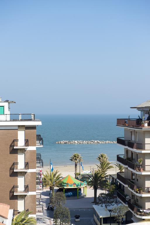 Hotel Gabbiano Porto San Giorgio Bagian luar foto