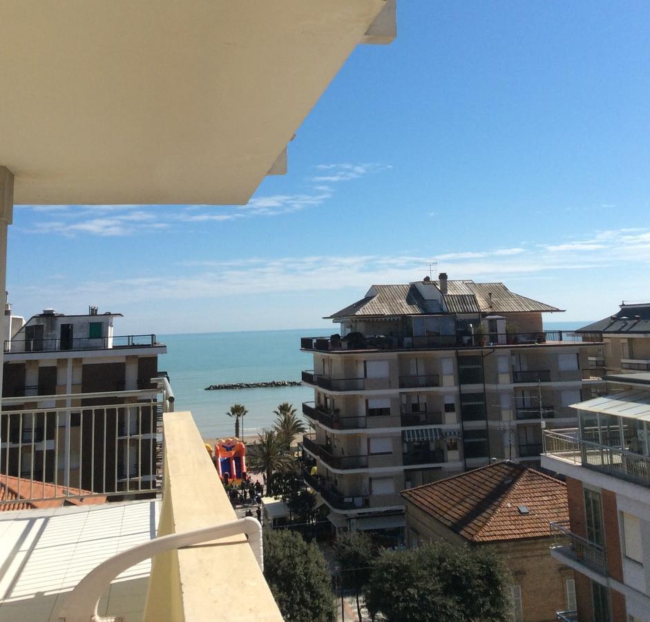 Hotel Gabbiano Porto San Giorgio Bagian luar foto