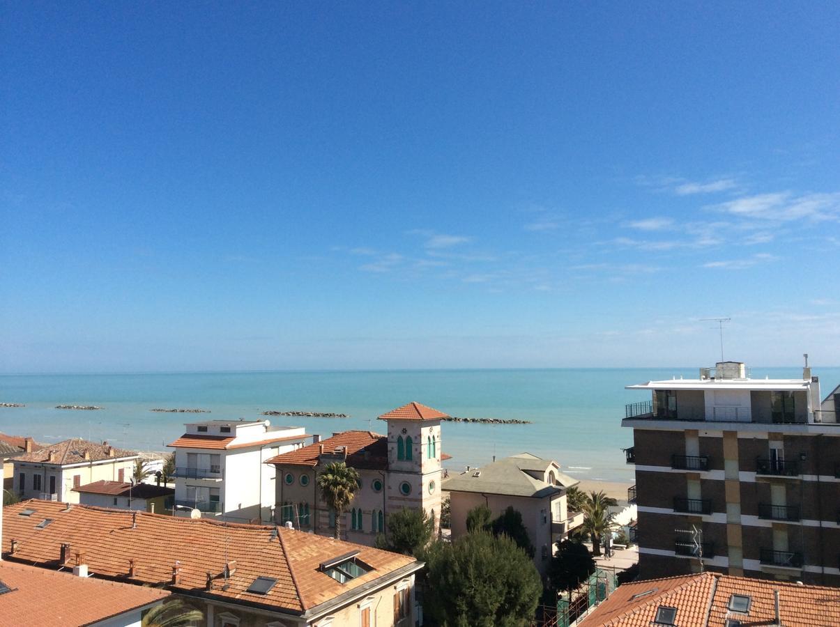 Hotel Gabbiano Porto San Giorgio Bagian luar foto
