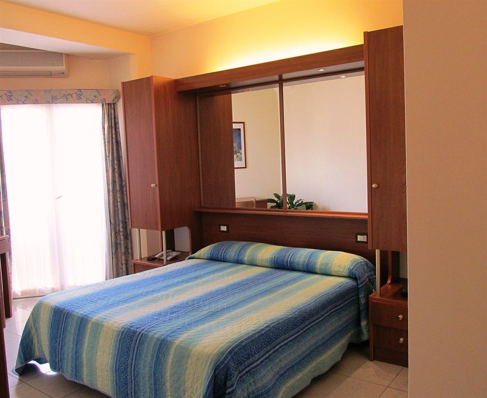 Hotel Gabbiano Porto San Giorgio Bagian luar foto