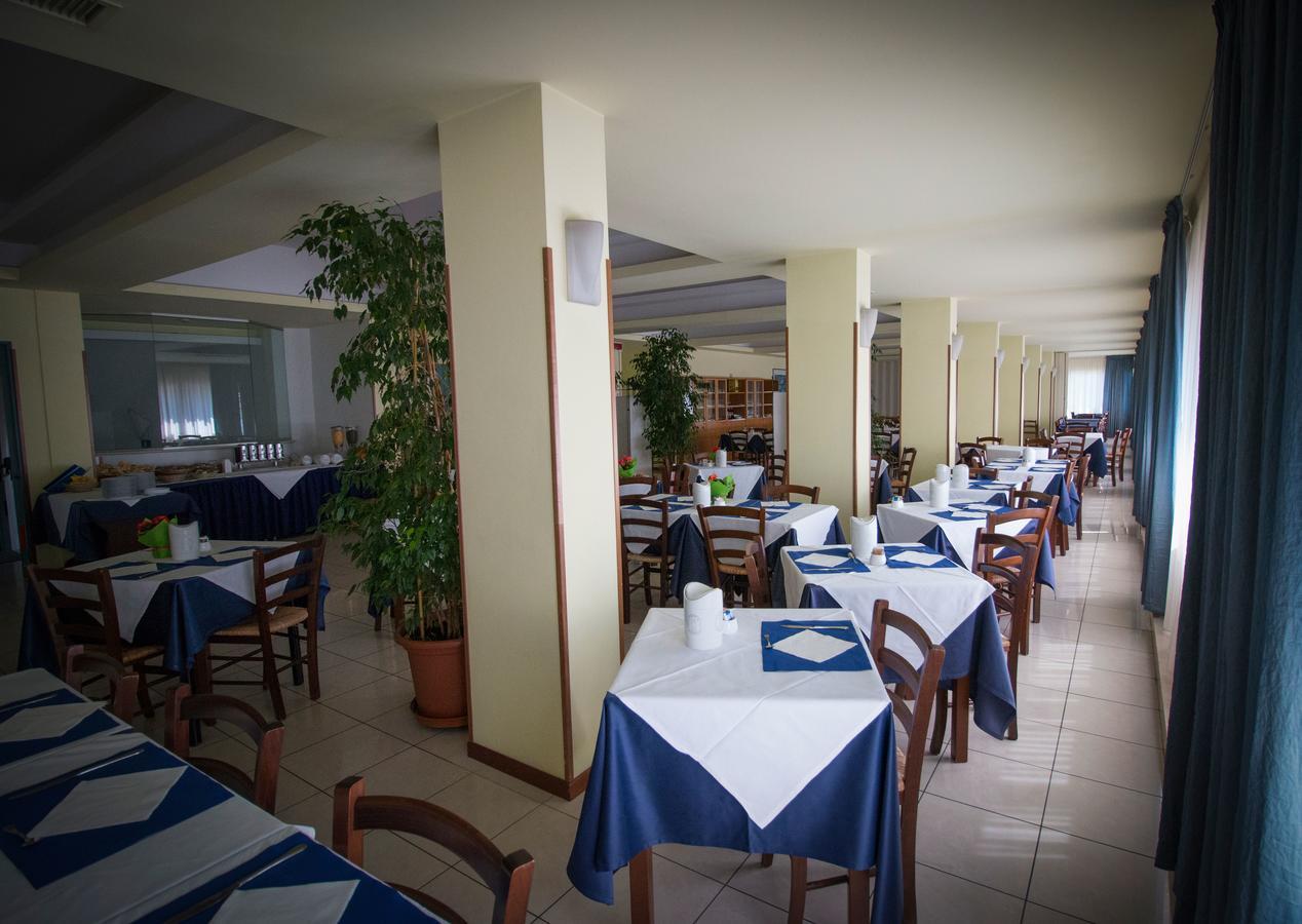Hotel Gabbiano Porto San Giorgio Bagian luar foto