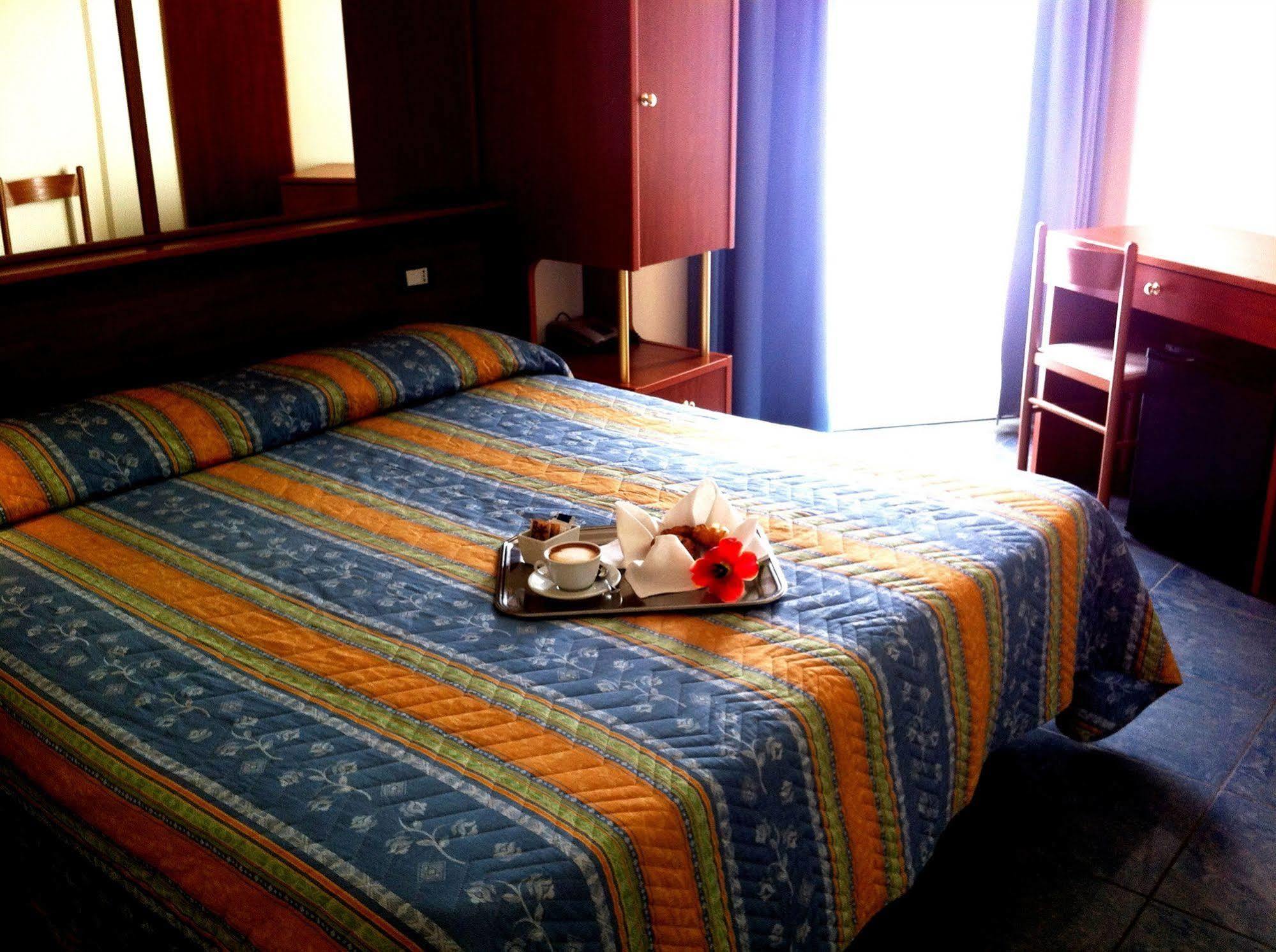 Hotel Gabbiano Porto San Giorgio Bagian luar foto