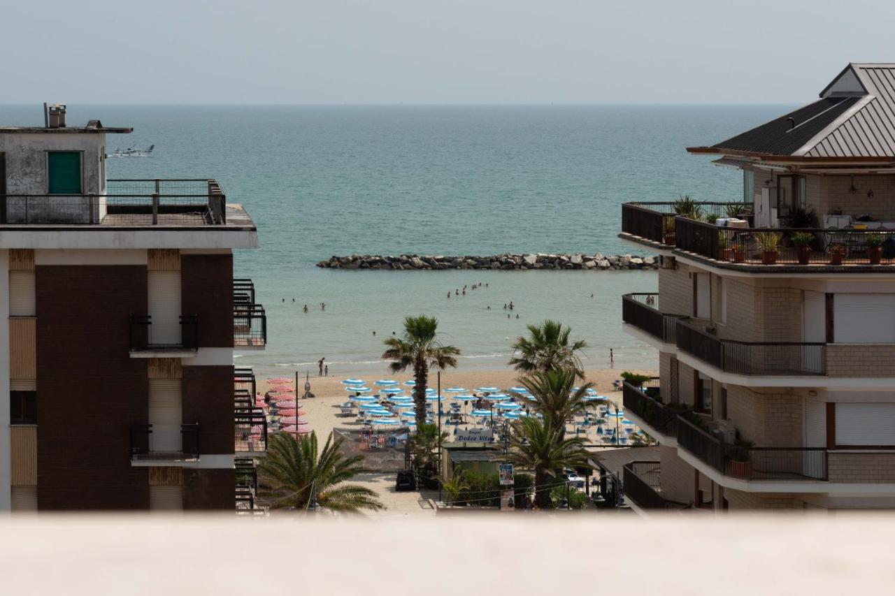 Hotel Gabbiano Porto San Giorgio Bagian luar foto