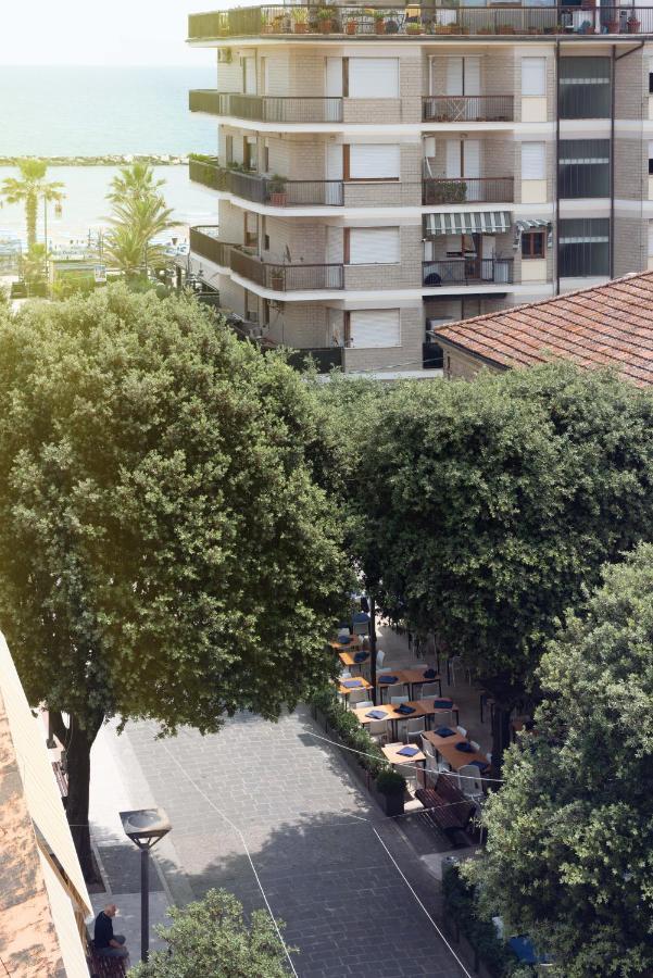 Hotel Gabbiano Porto San Giorgio Bagian luar foto