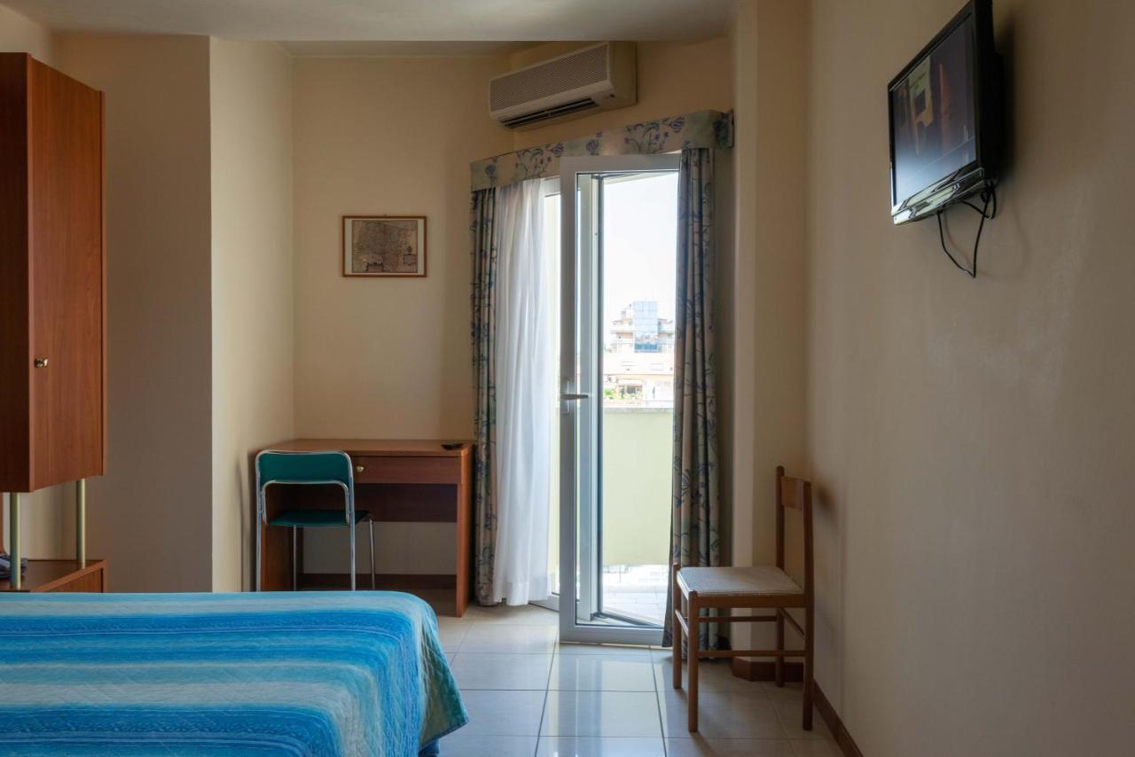 Hotel Gabbiano Porto San Giorgio Bagian luar foto