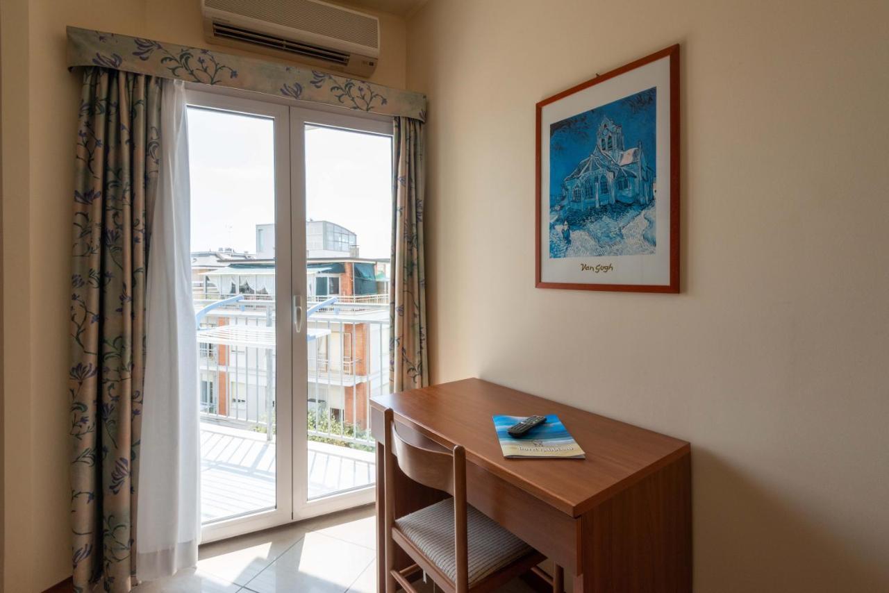 Hotel Gabbiano Porto San Giorgio Bagian luar foto